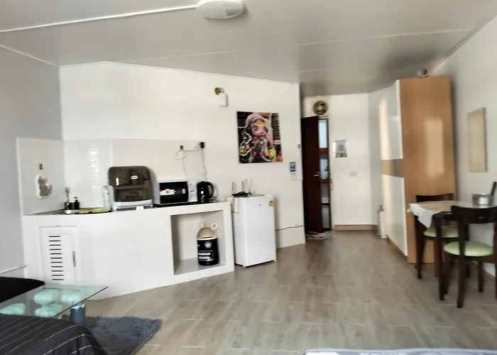 Popular C5 แม่ตัง Apartment *